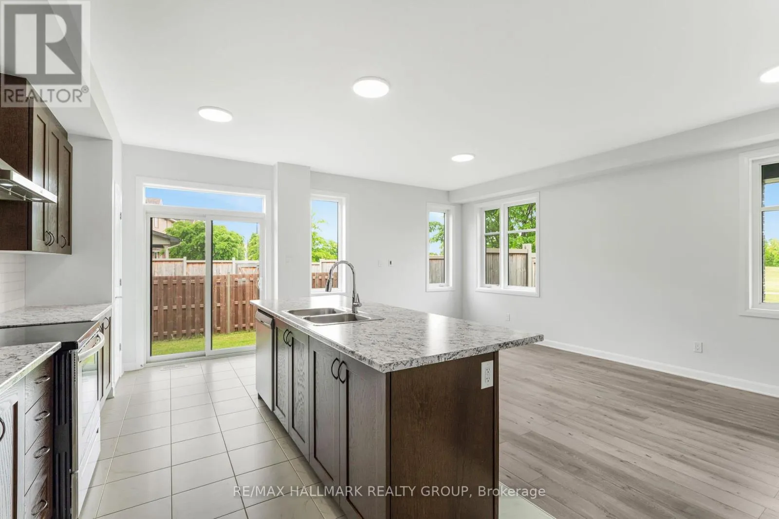 833 DYNASTY STREET