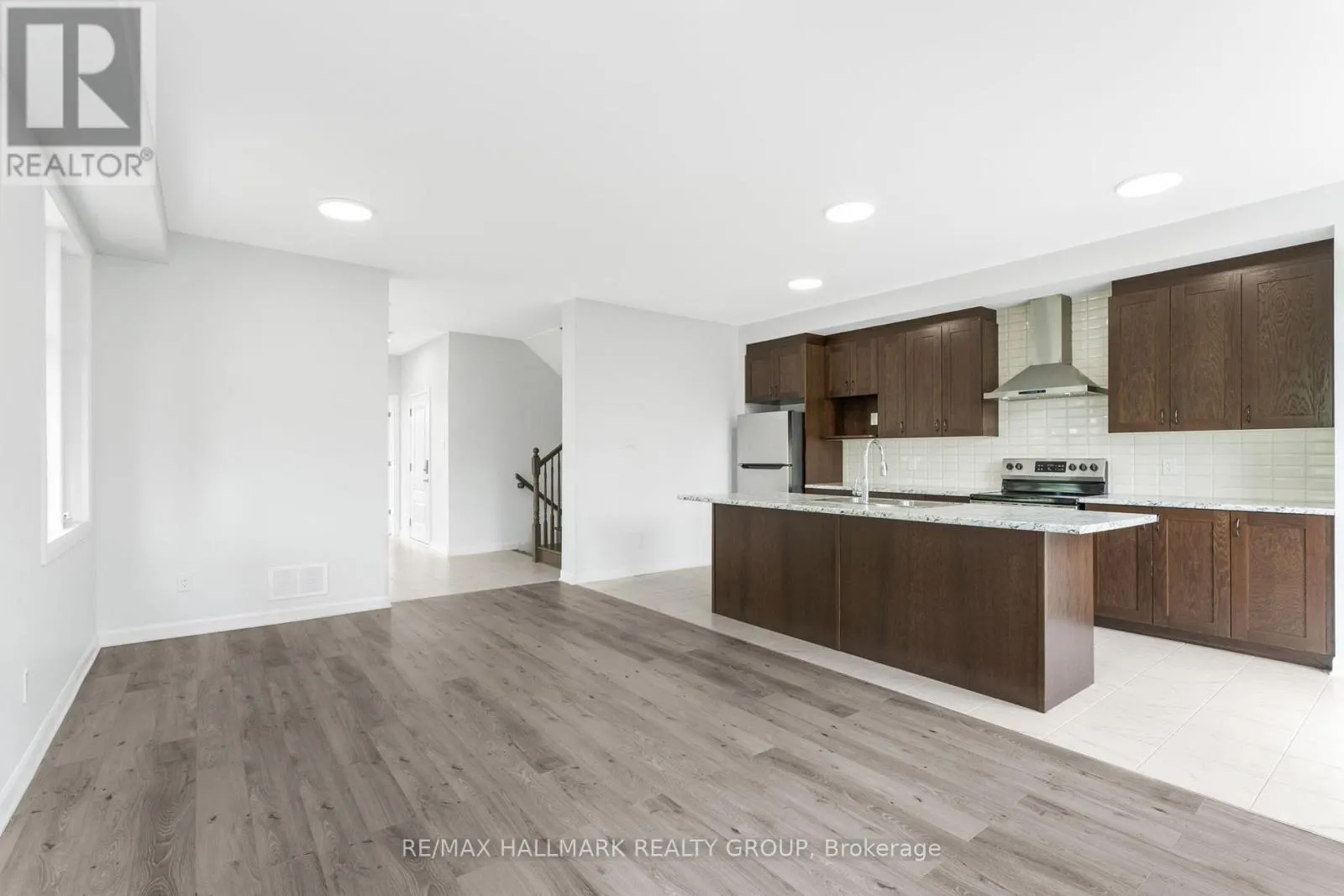 833 DYNASTY STREET