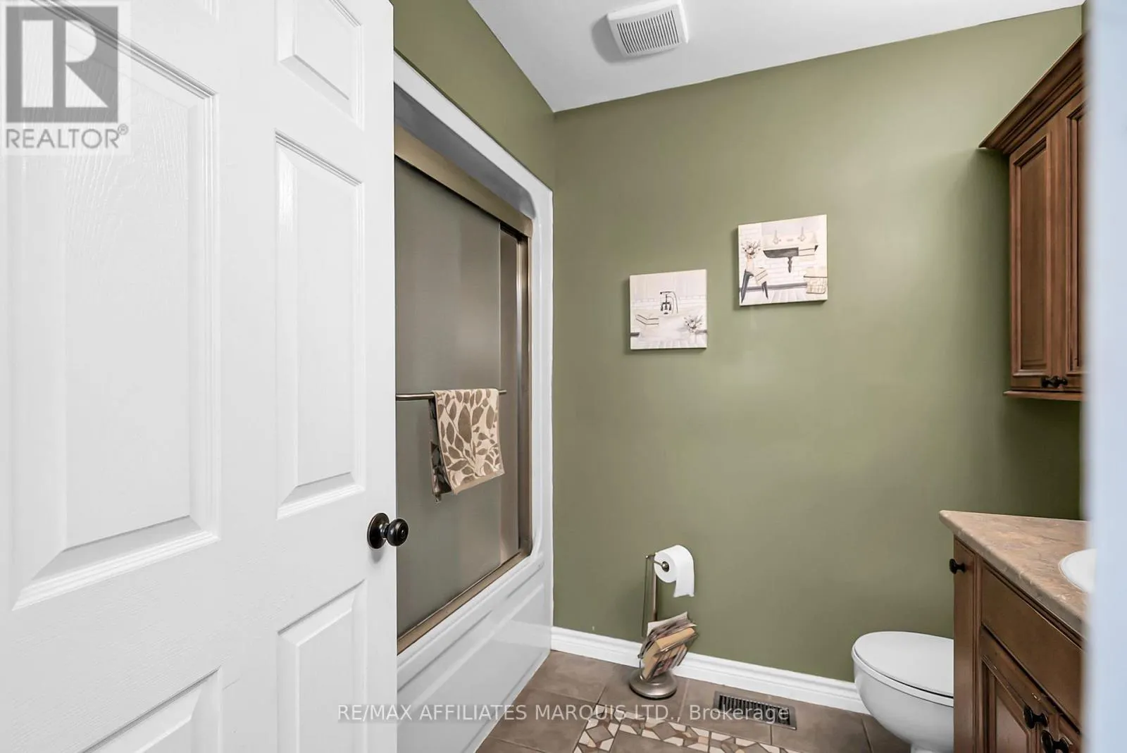 110 HERITAGE PL PLACE
