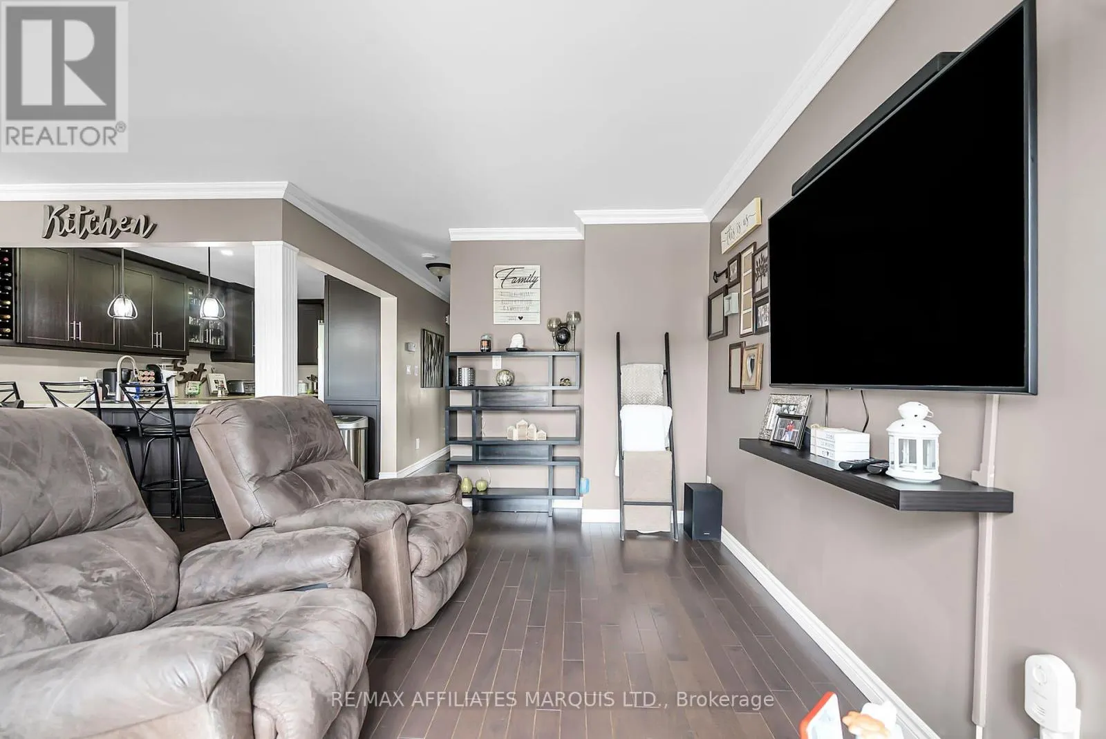 110 HERITAGE PL PLACE