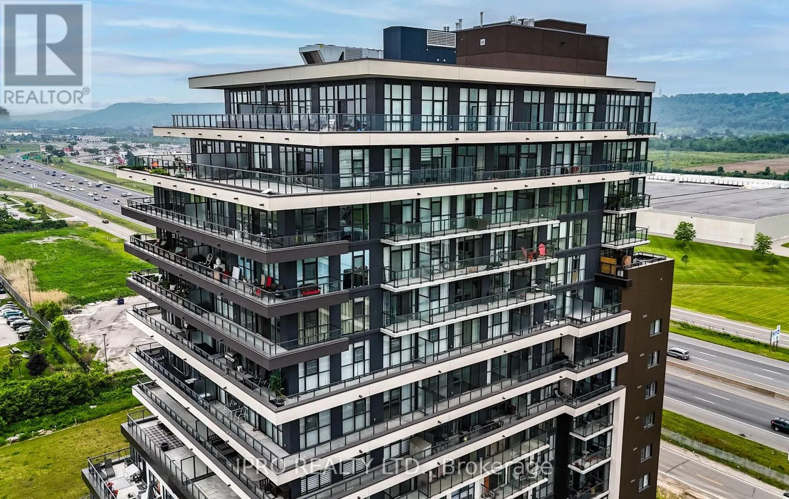 703 - 550 NORTH SERVICE ROAD