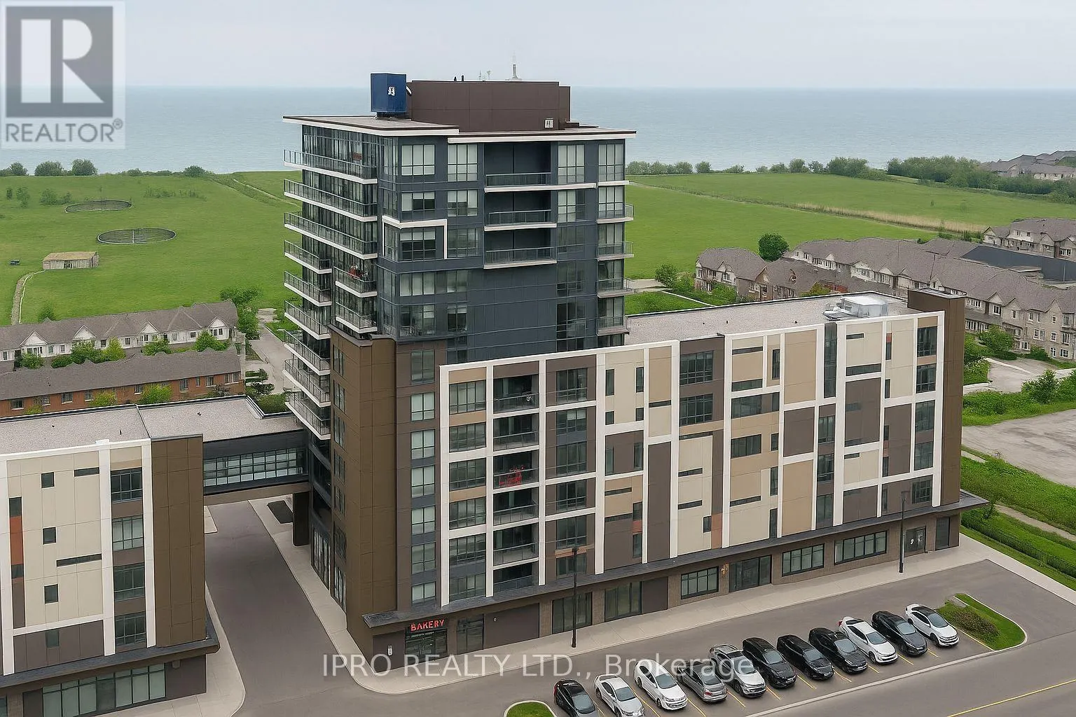 703 - 550 NORTH SERVICE ROAD