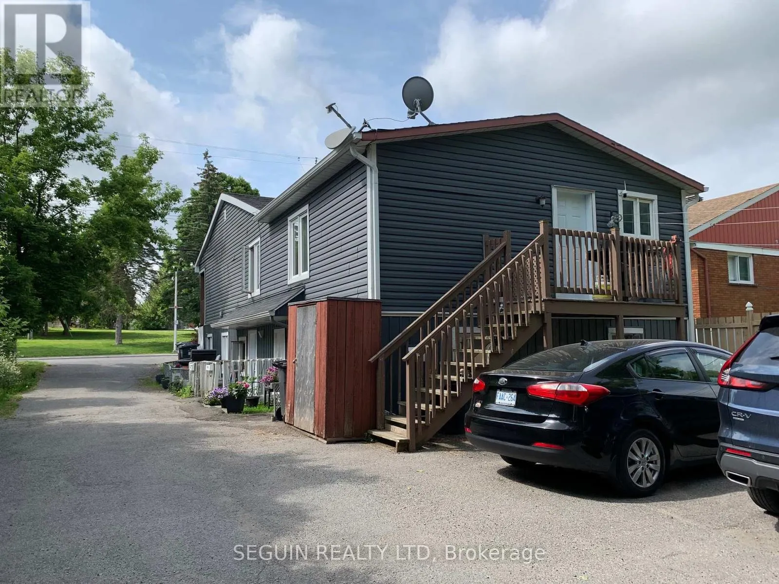 645-647A-647B HIGGINSON STREET