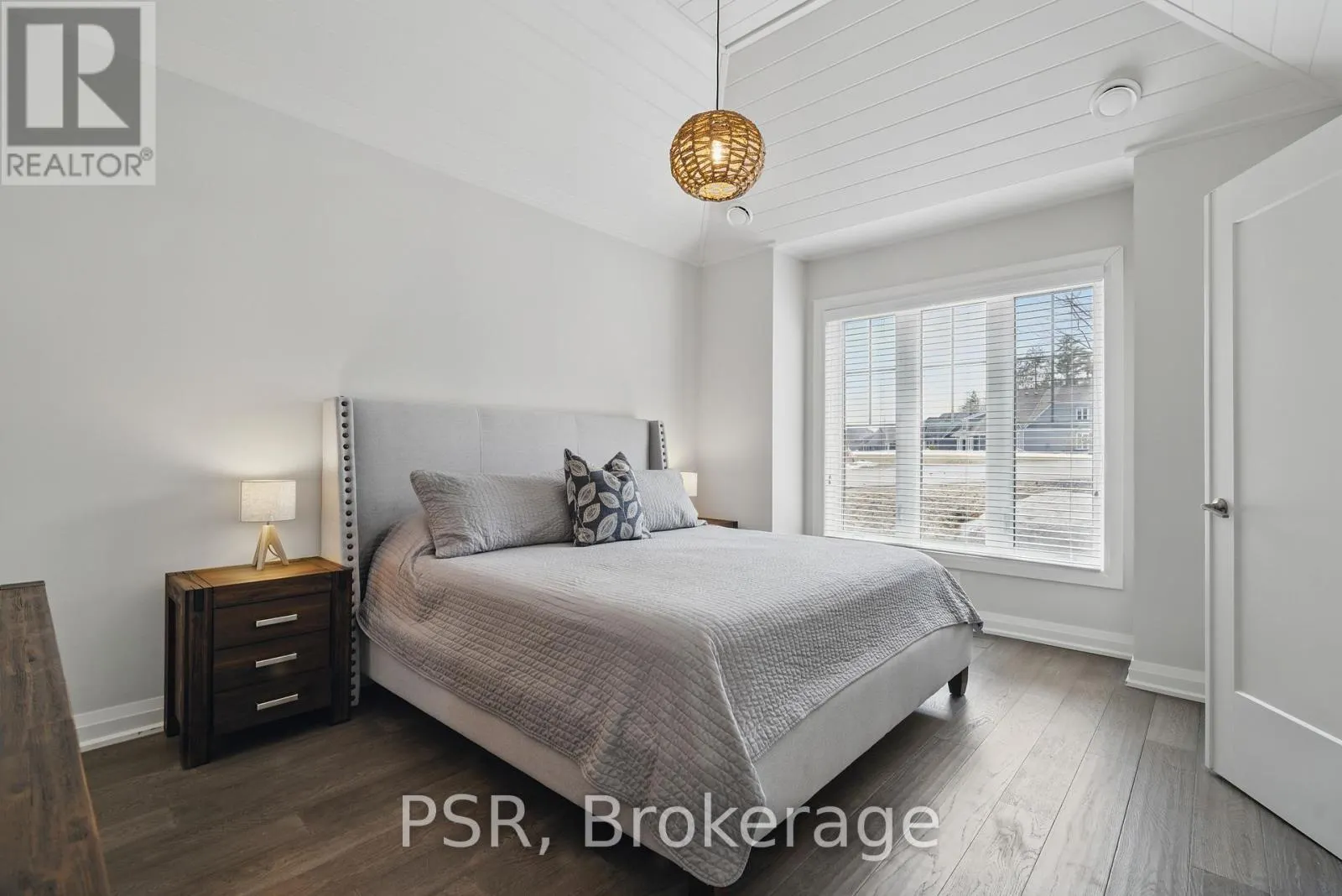 15 - 2054 PENINSULA ROAD, #15