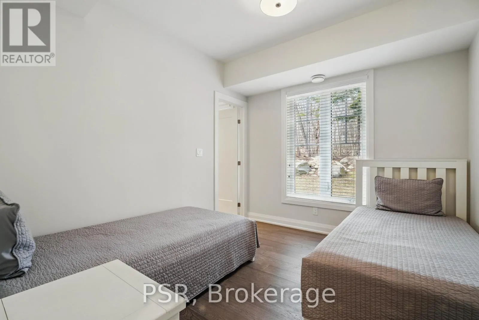 15 - 2054 PENINSULA ROAD, #15