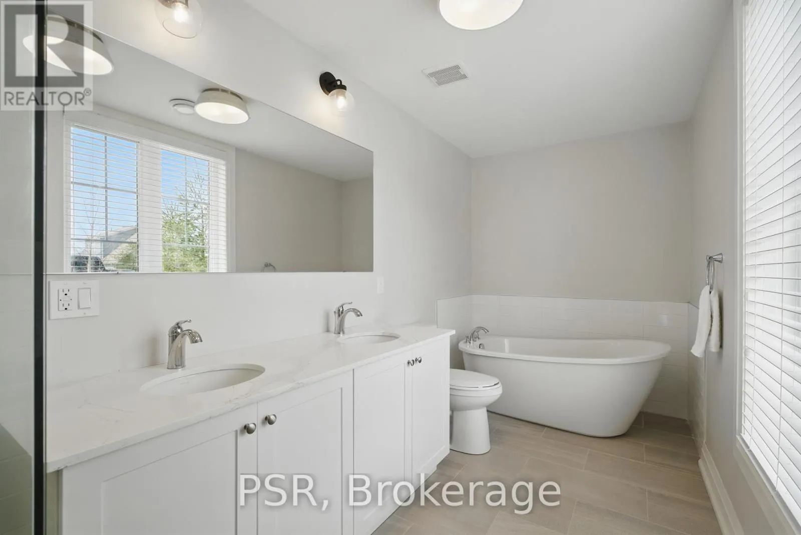 15 - 2054 PENINSULA ROAD, #15