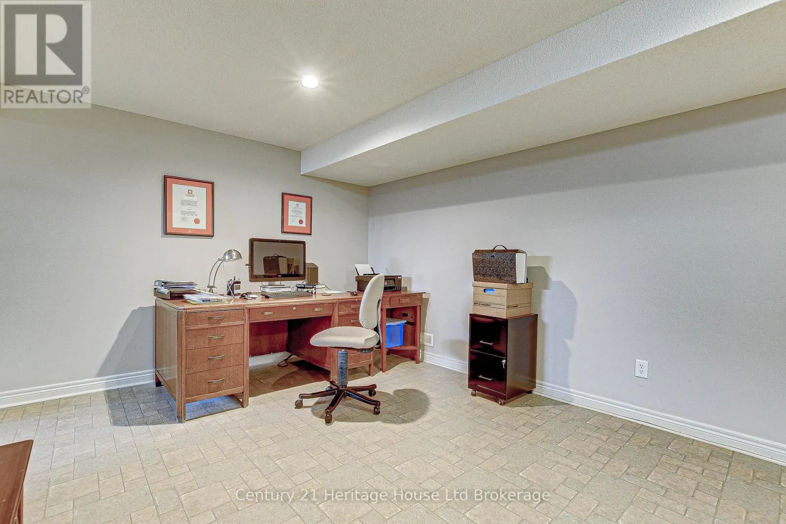 24 - 87 DONKER DRIVE, #24