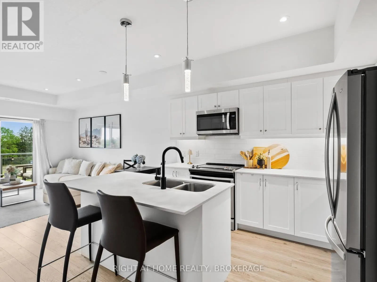 503 - 16 MARKLE CRESCENT