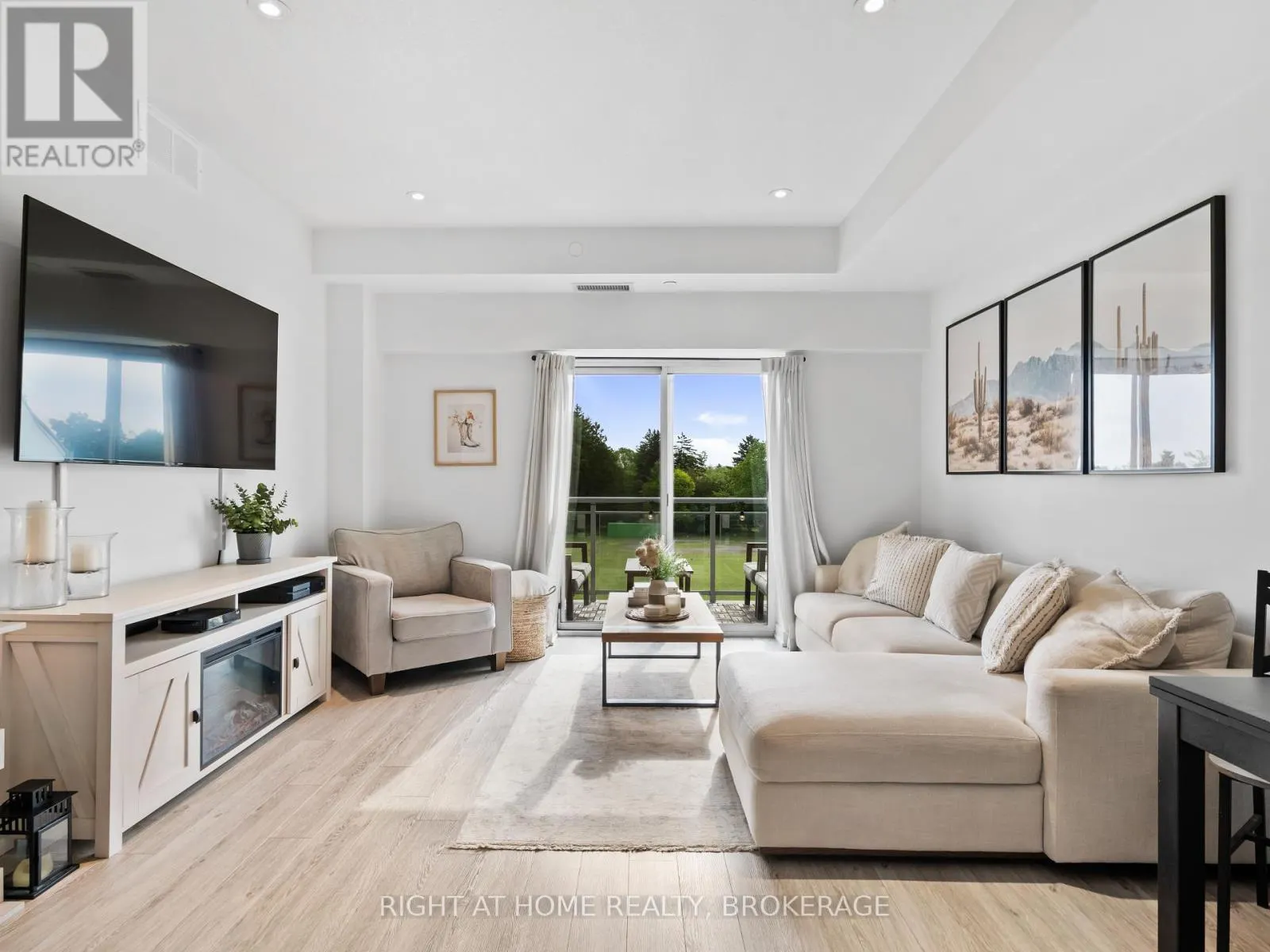 503 - 16 MARKLE CRESCENT