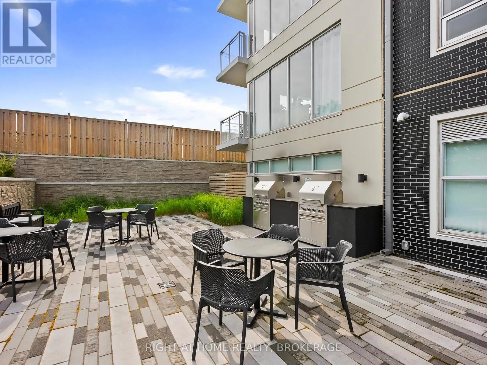 503 - 16 MARKLE CRESCENT