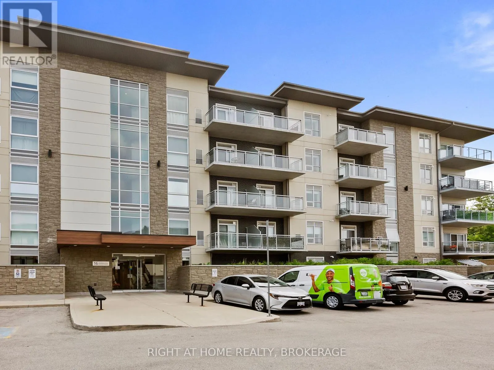 503 - 16 MARKLE CRESCENT