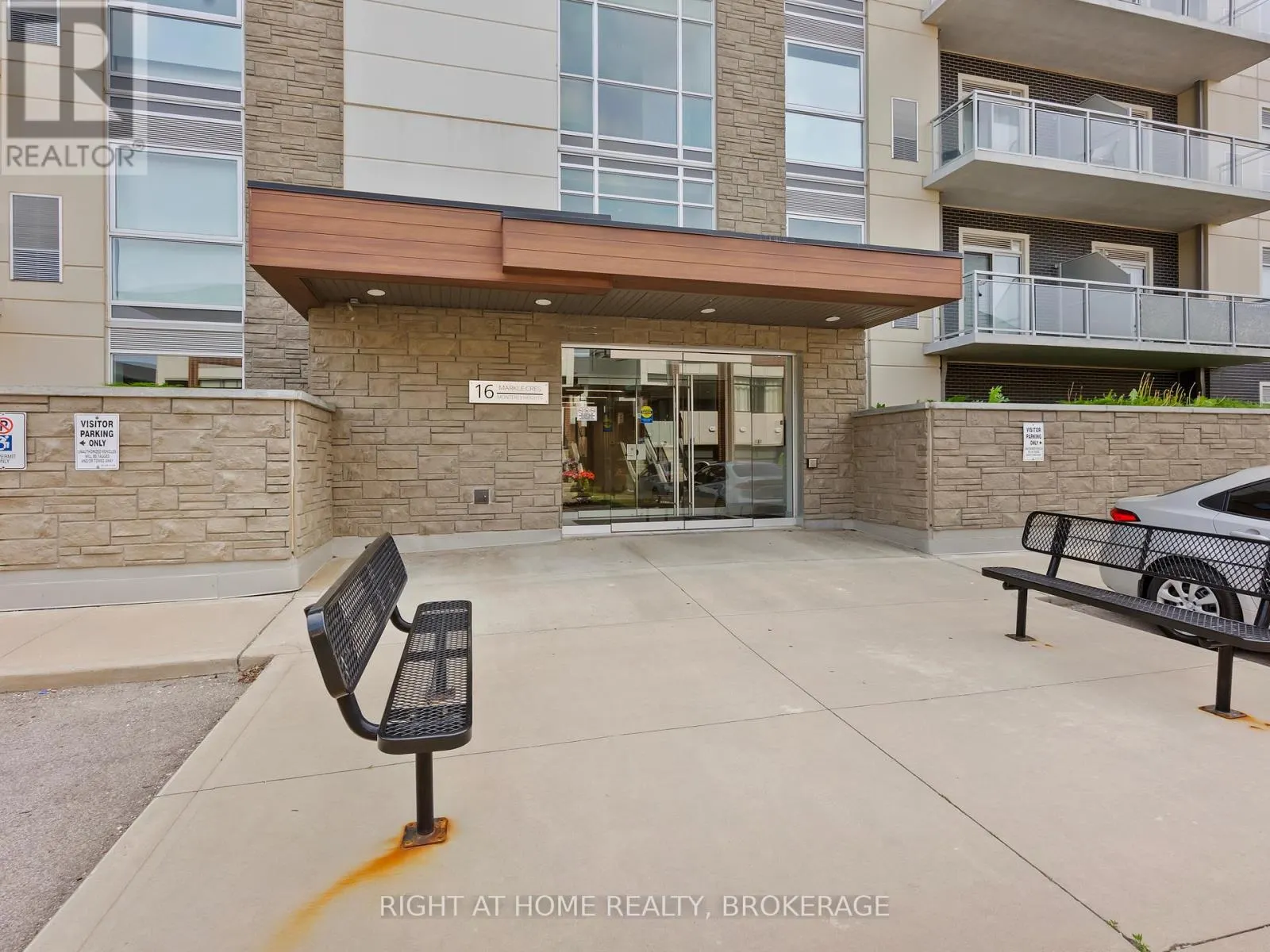 503 - 16 MARKLE CRESCENT