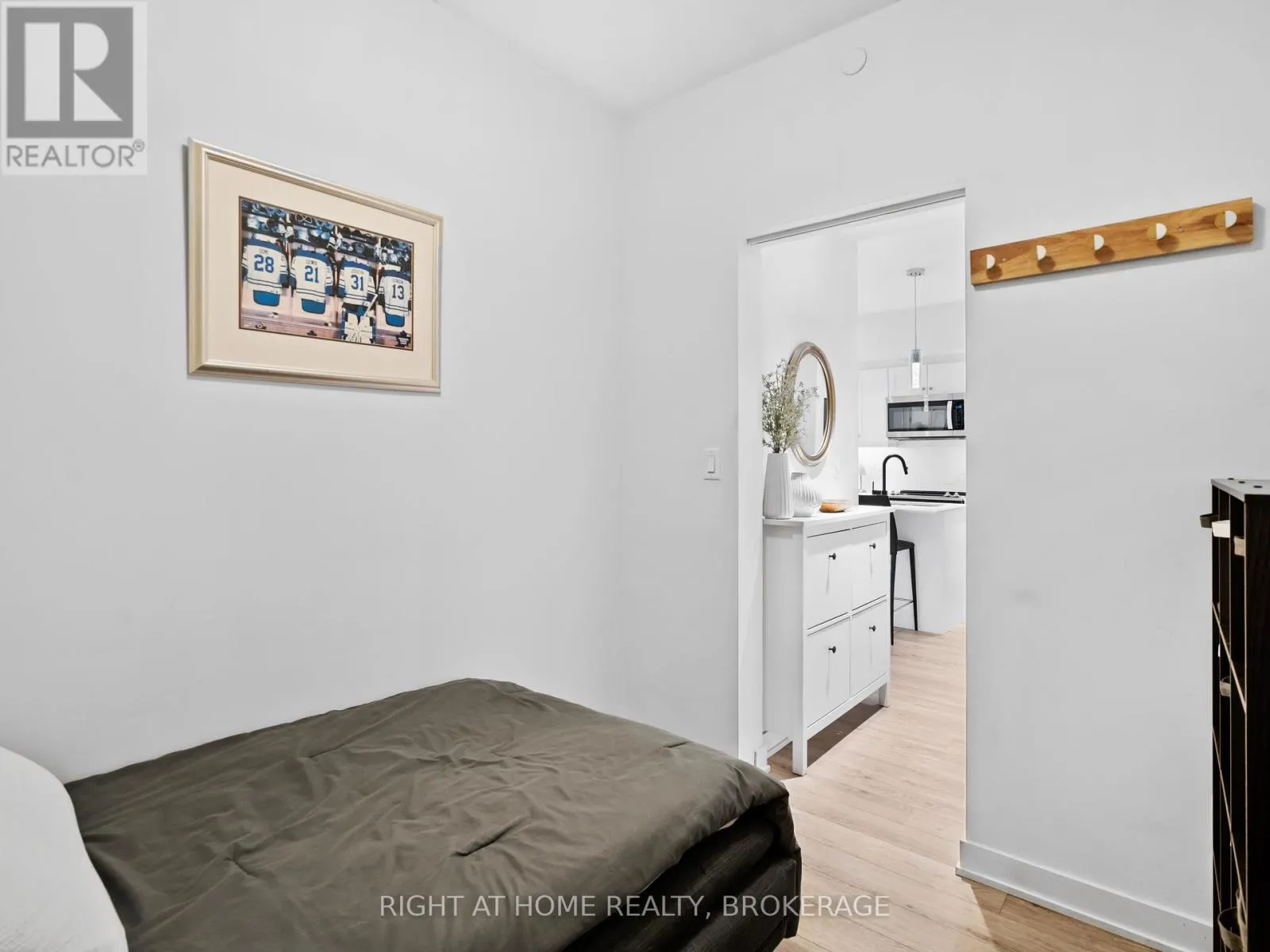 503 - 16 MARKLE CRESCENT