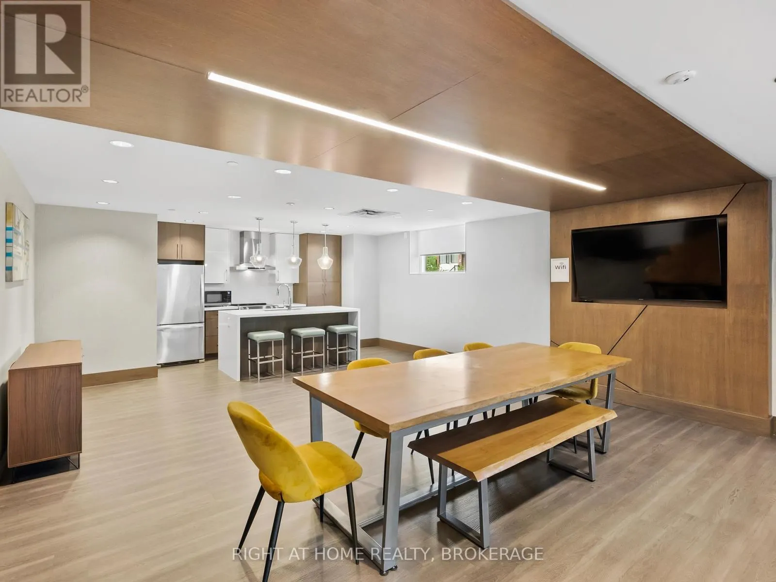 503 - 16 MARKLE CRESCENT