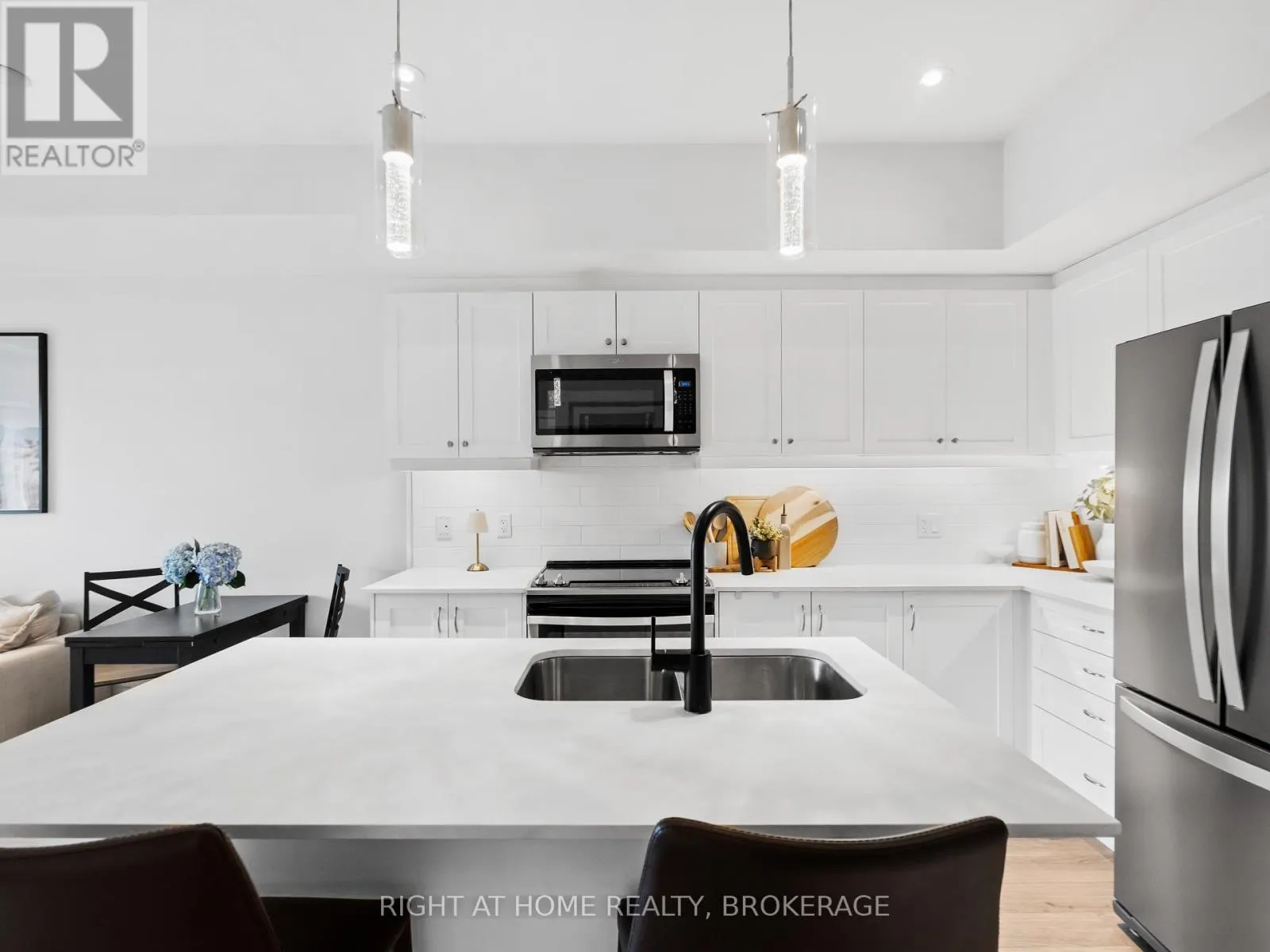 503 - 16 MARKLE CRESCENT