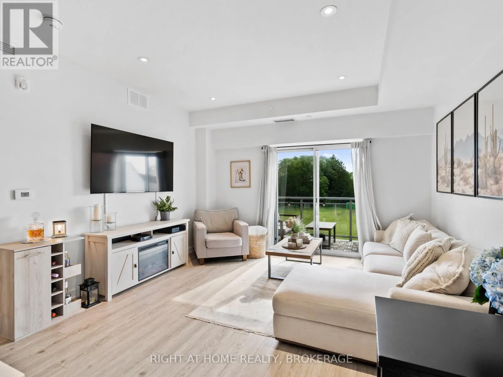 503 - 16 MARKLE CRESCENT