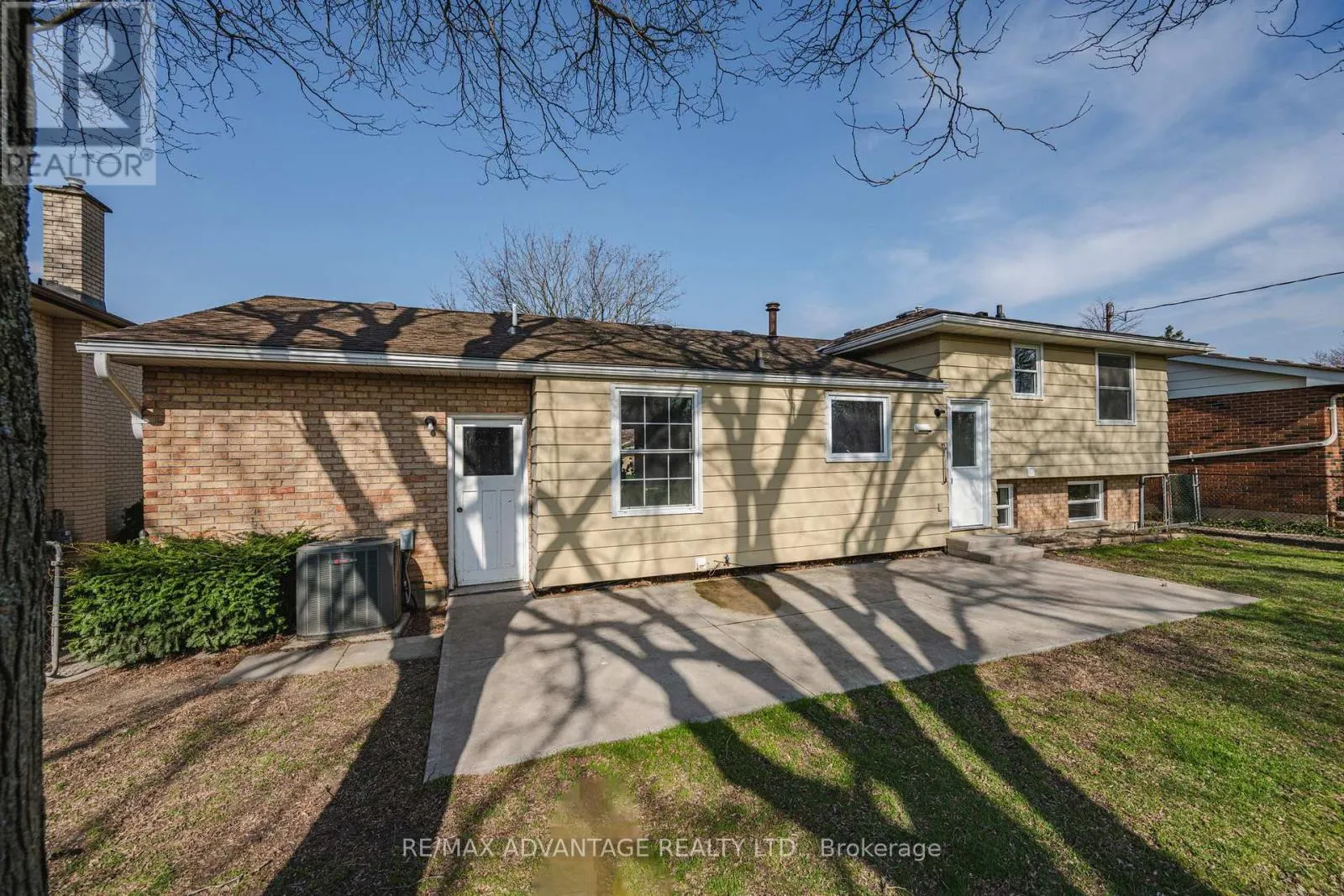 26 LUTON CRESCENT