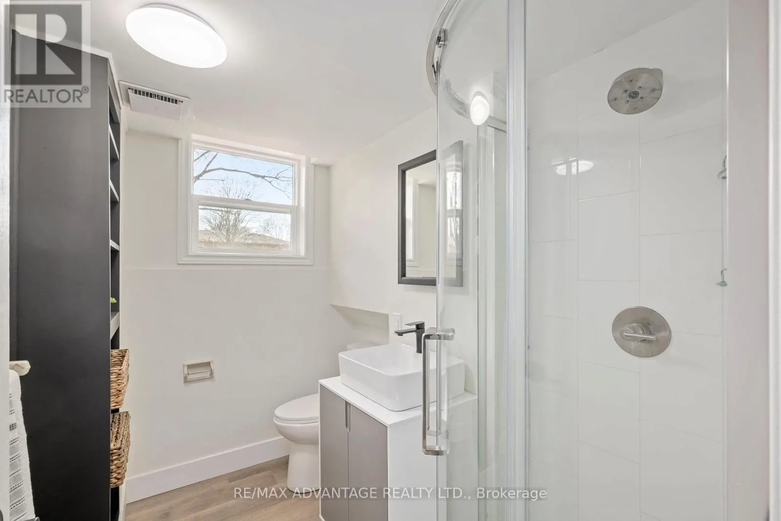 26 LUTON CRESCENT