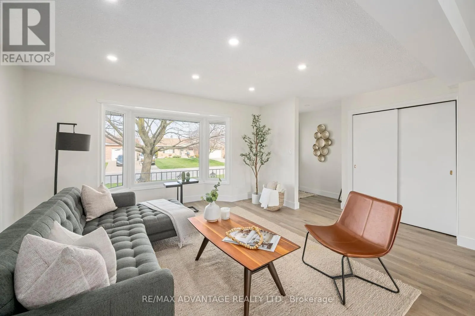 26 LUTON CRESCENT