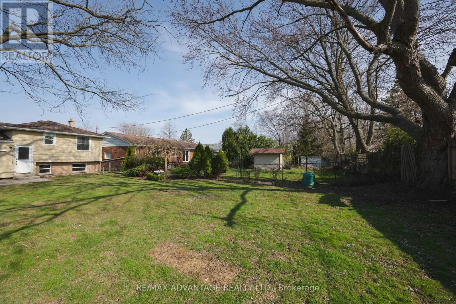 26 LUTON CRESCENT