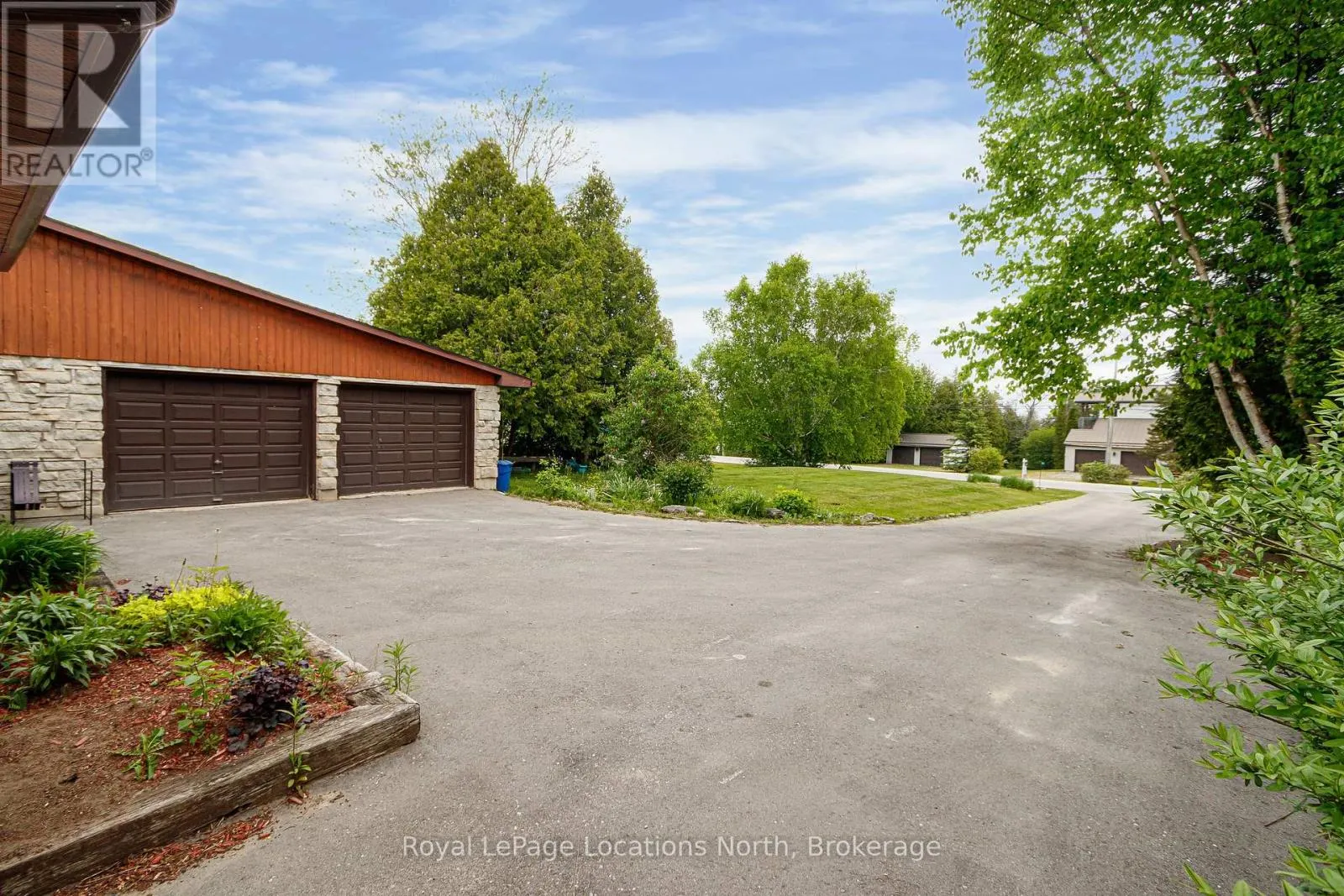 296 LAKESHORE ROAD N