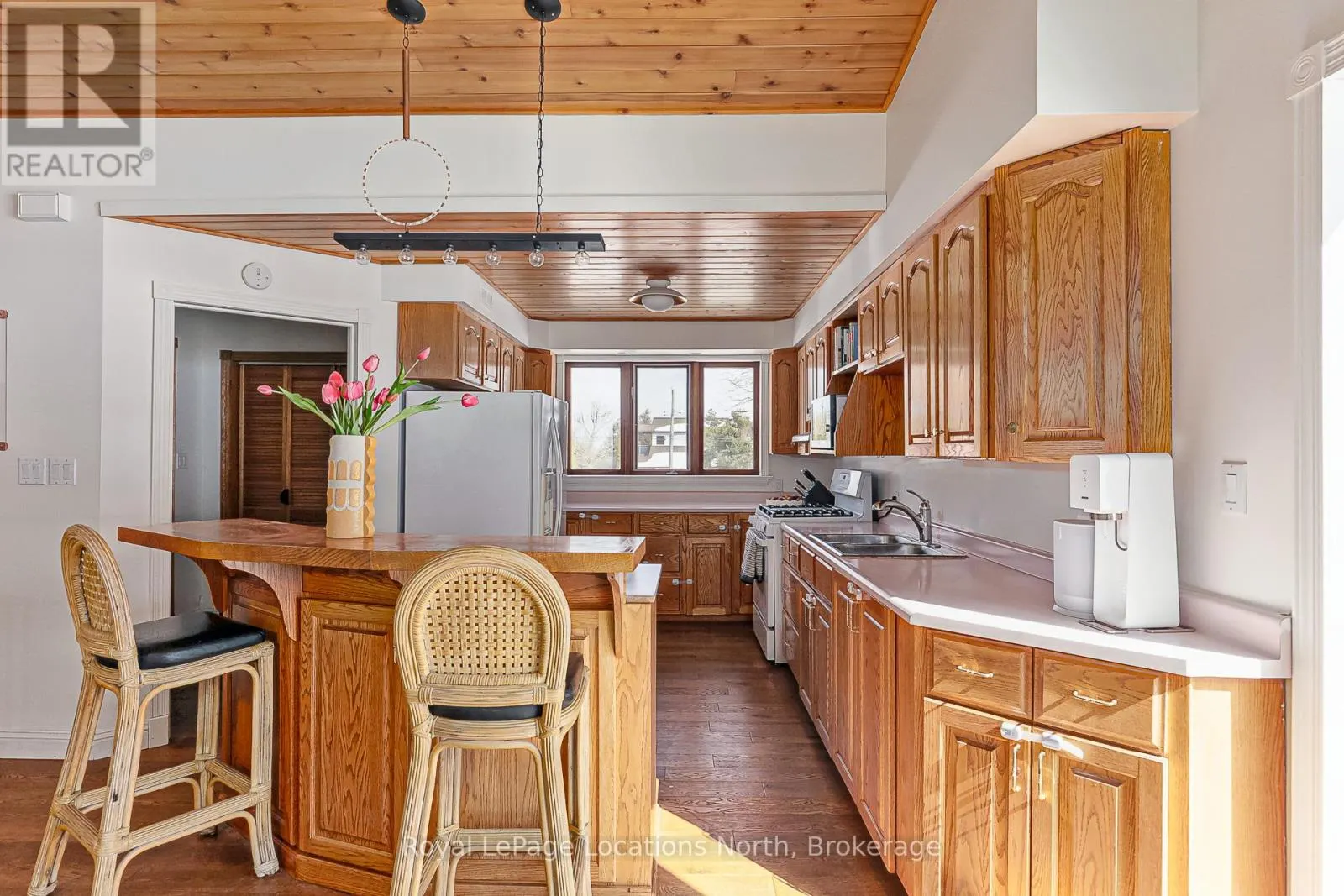 296 LAKESHORE ROAD N