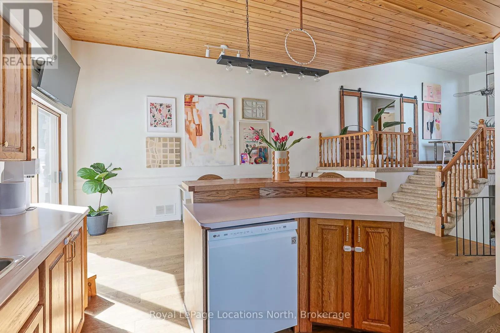 296 LAKESHORE ROAD N