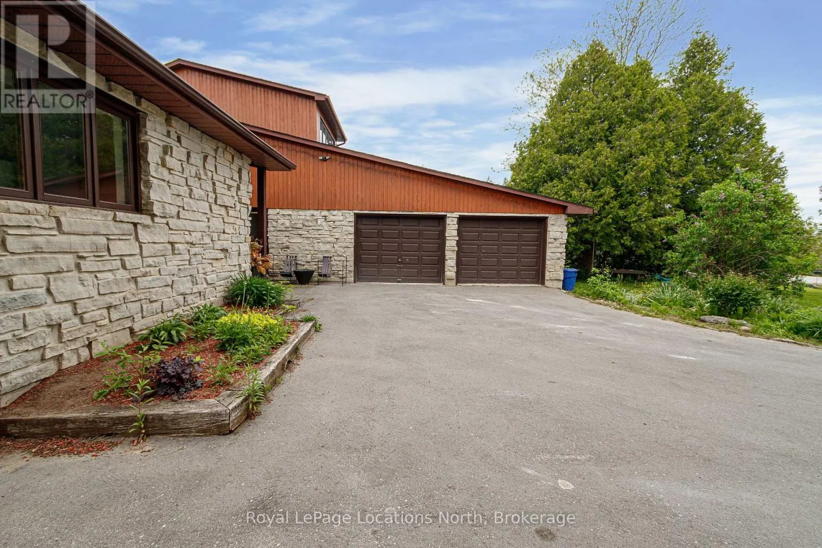296 LAKESHORE ROAD N
