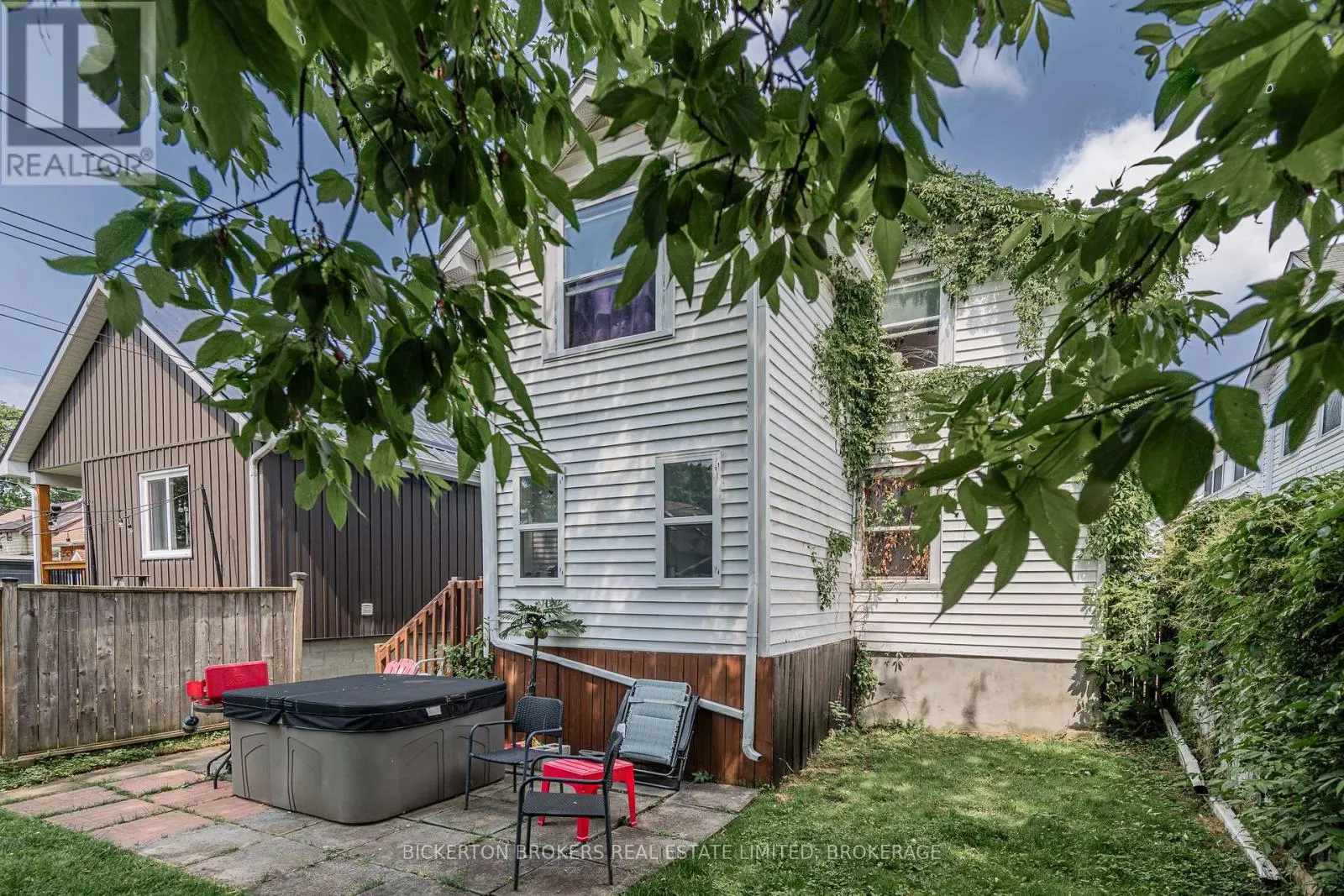 233 NORTH STREET N