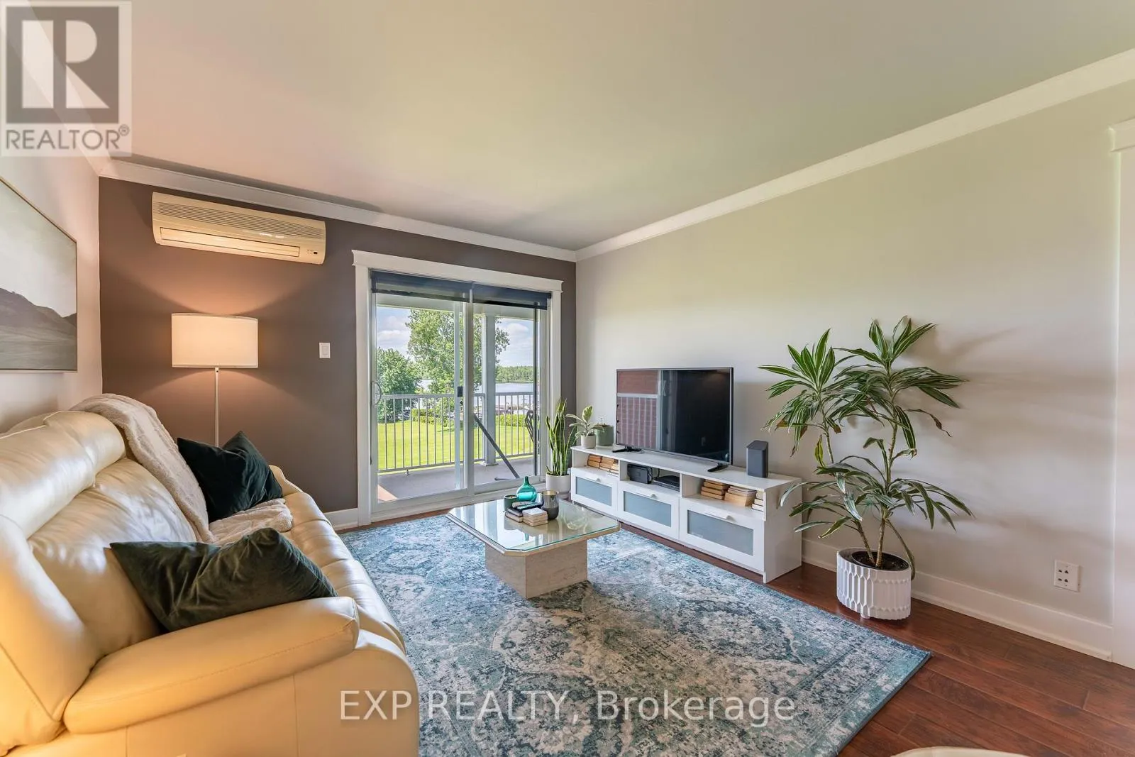 B6 - 160 EDWARDS STREET
