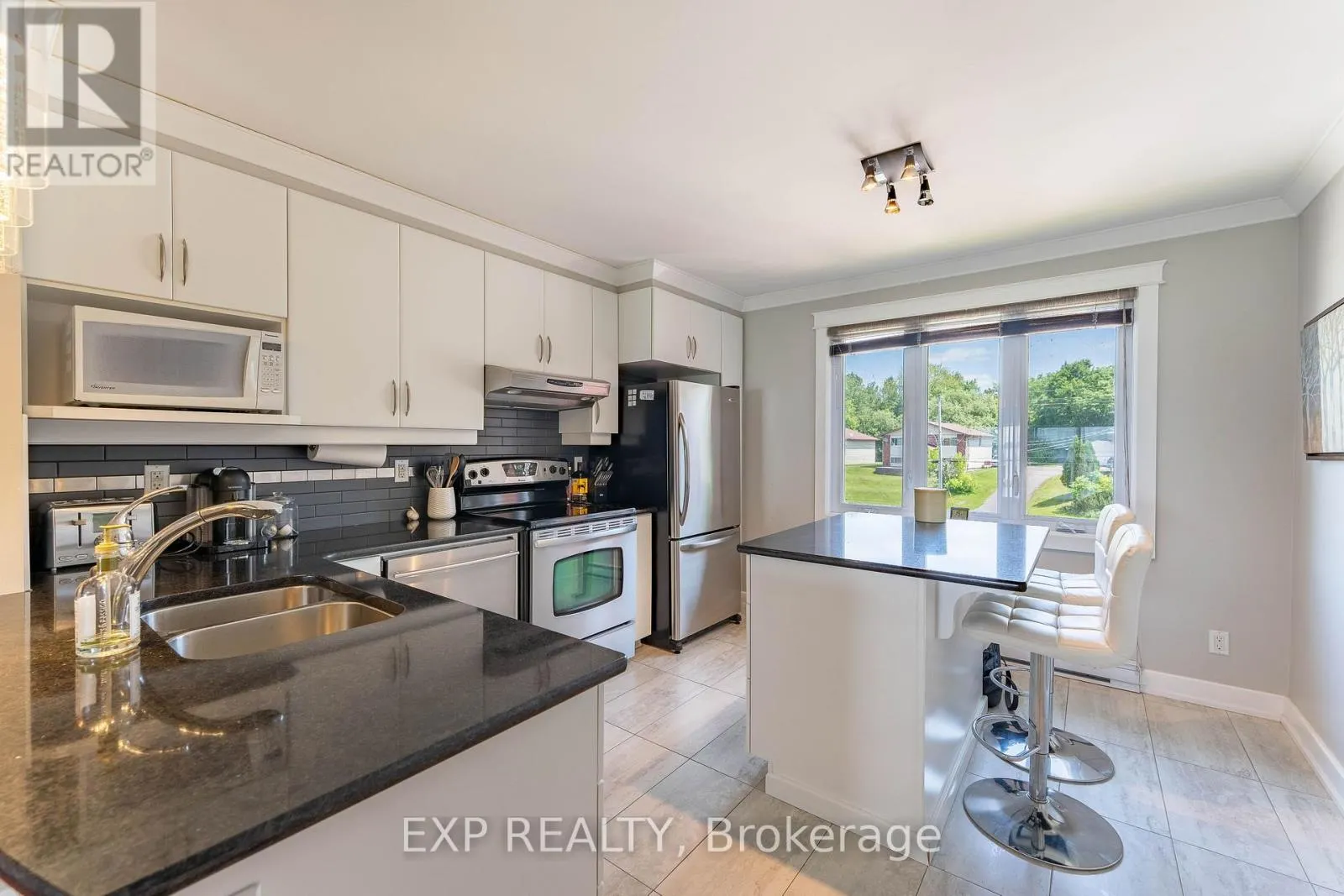 B6 - 160 EDWARDS STREET