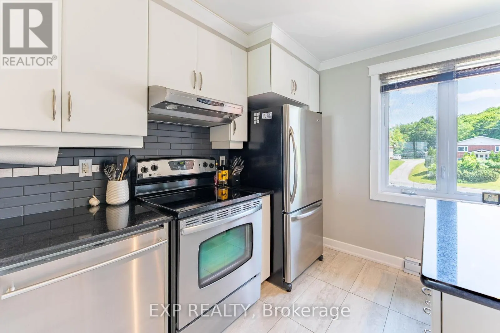 B6 - 160 EDWARDS STREET