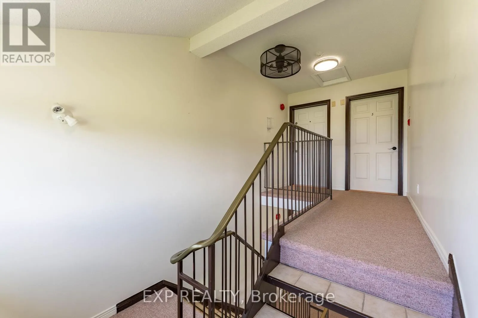 B6 - 160 EDWARDS STREET