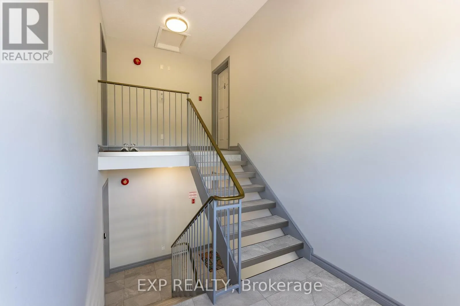 B6 - 160 EDWARDS STREET