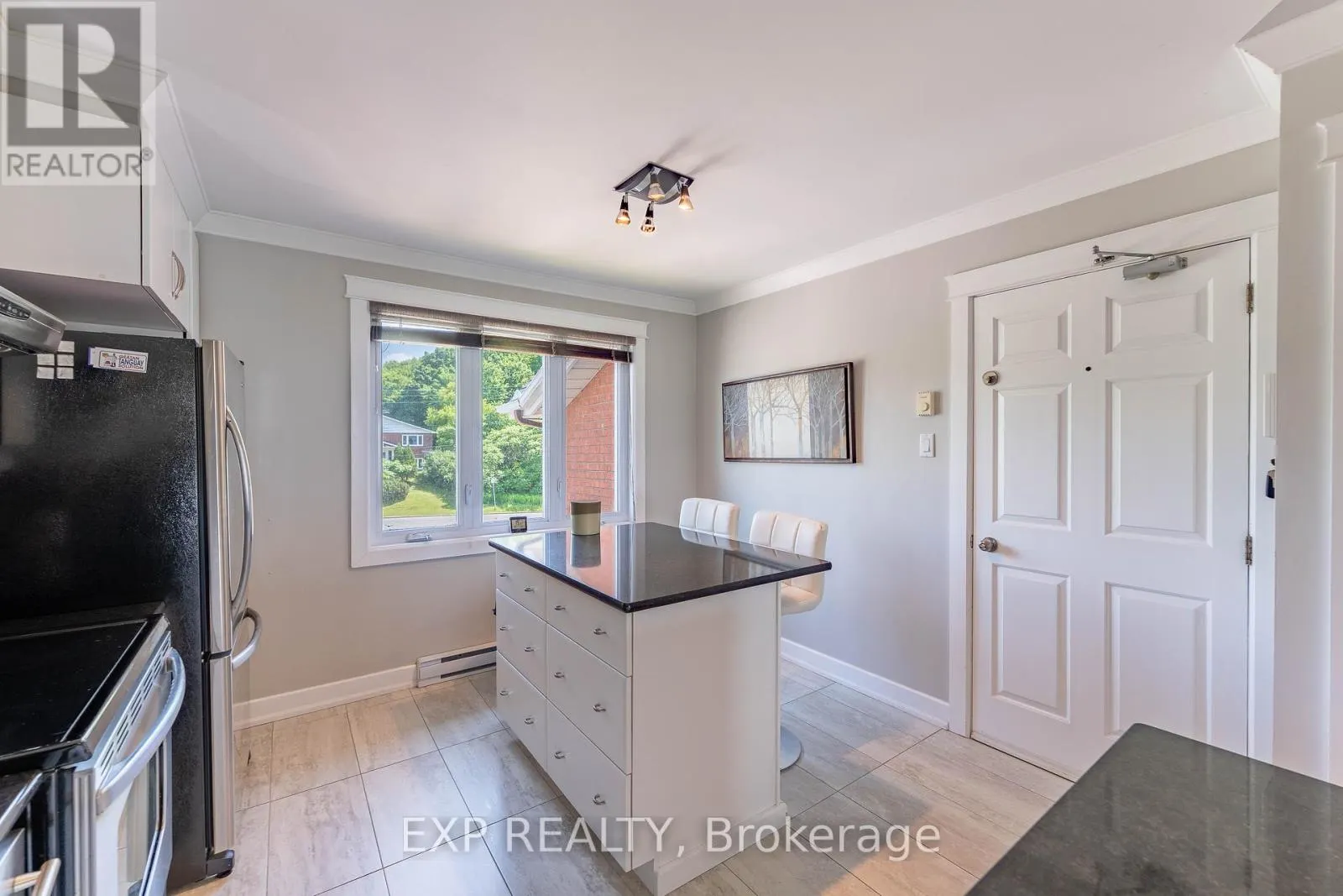 B6 - 160 EDWARDS STREET