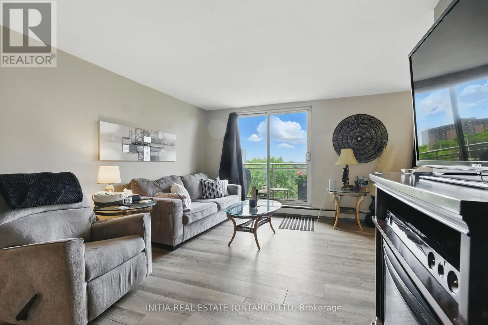 612 - 931 WONDERLAND ROAD S, #612