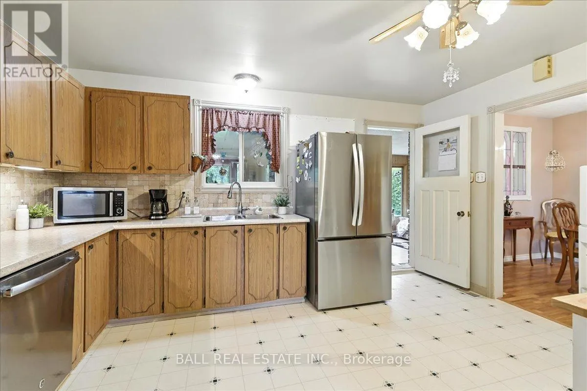 601 CHURCHILL CRESCENT
