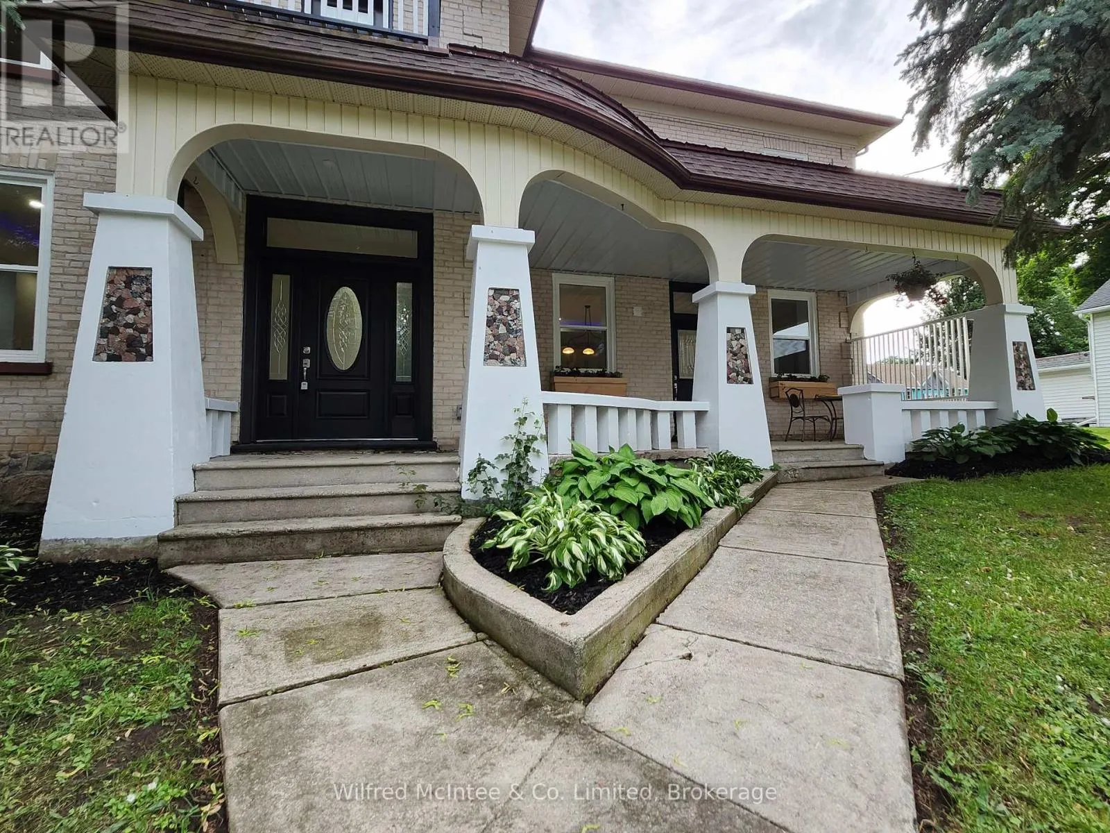 36 BROWNLEE STREET S