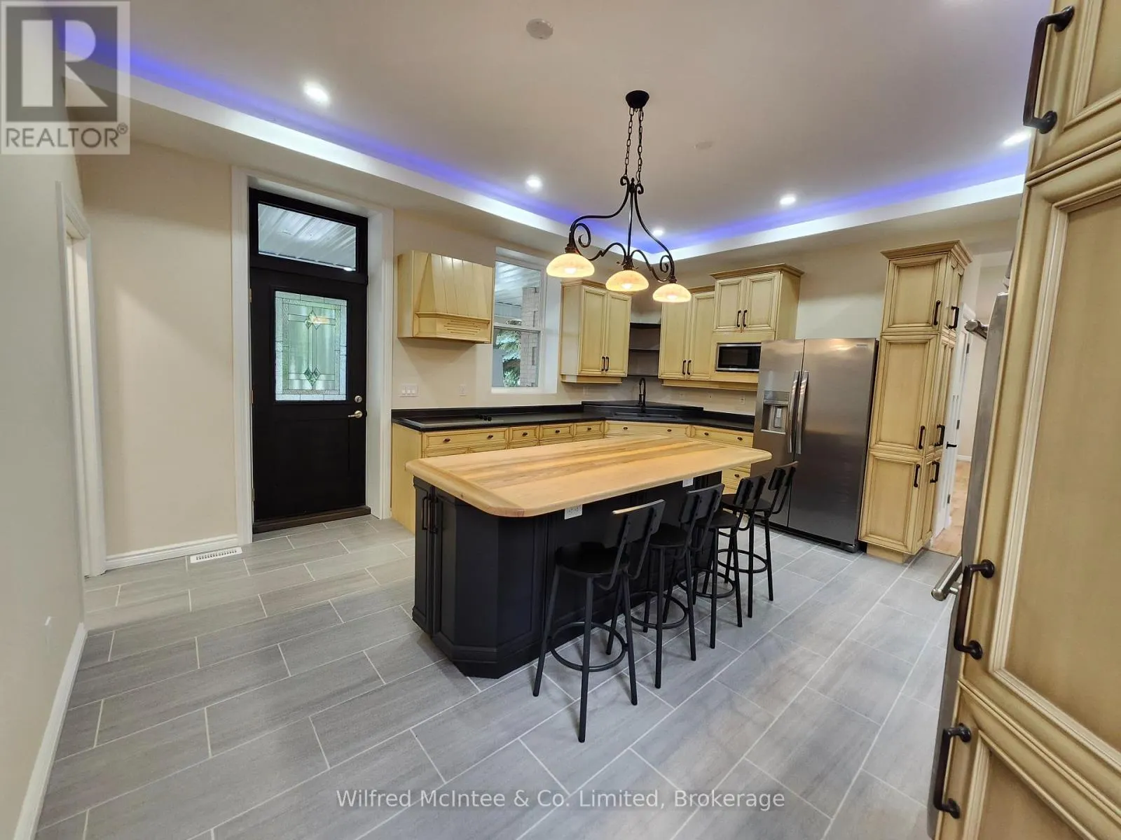 36 BROWNLEE STREET S