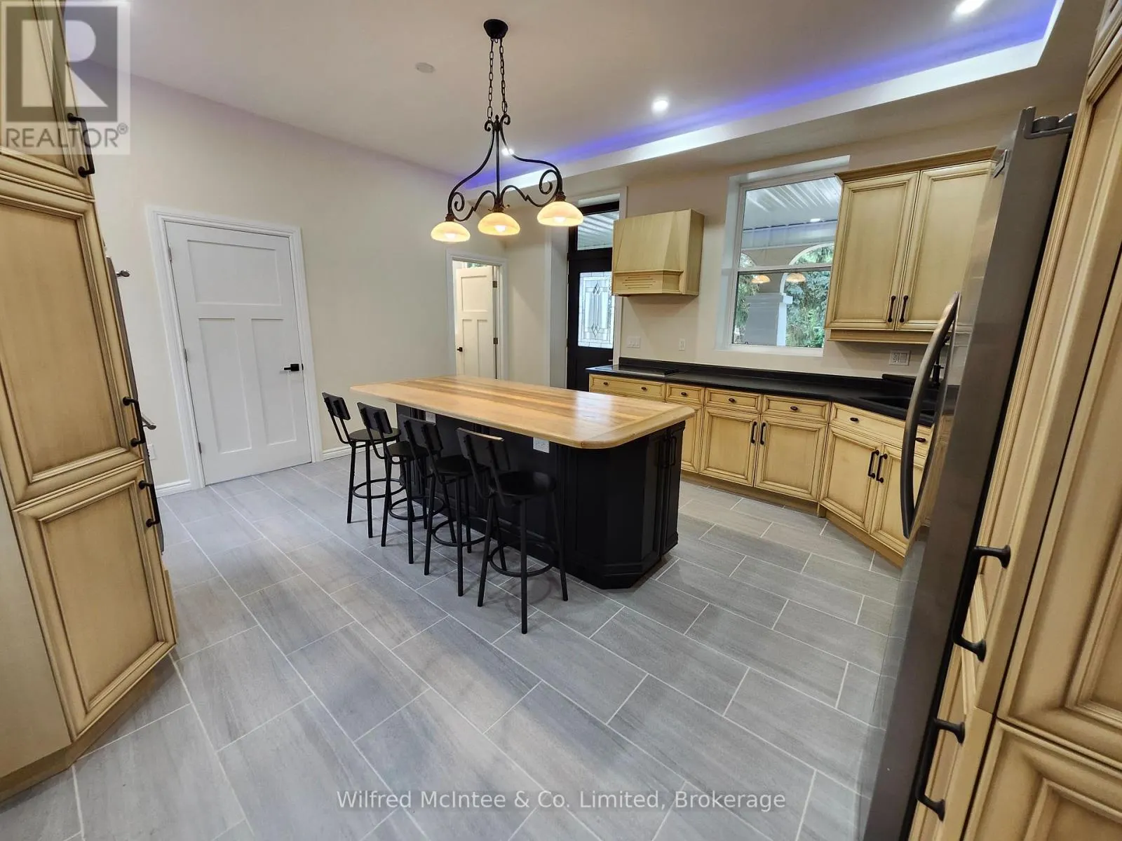36 BROWNLEE STREET S