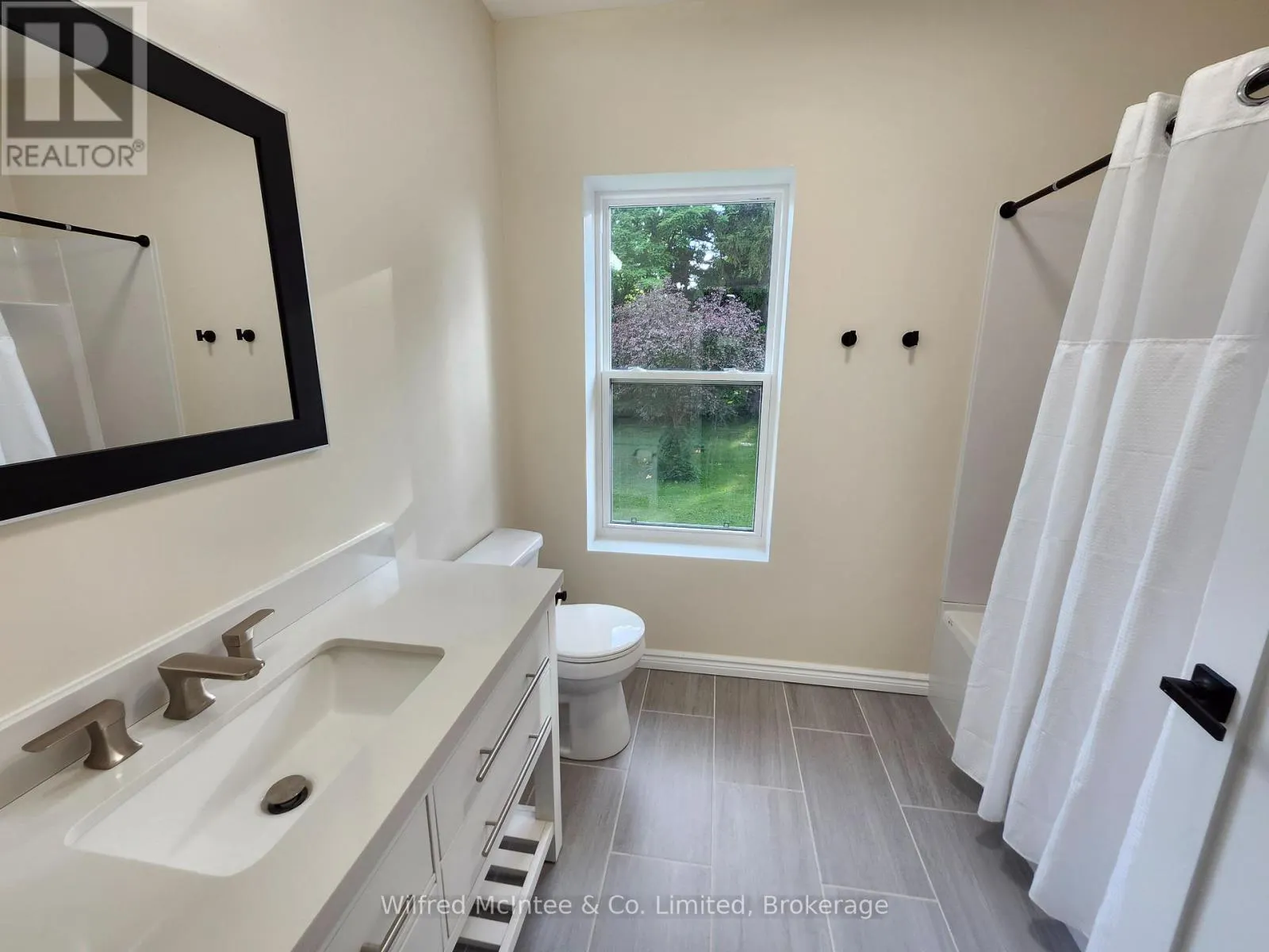 36 BROWNLEE STREET S