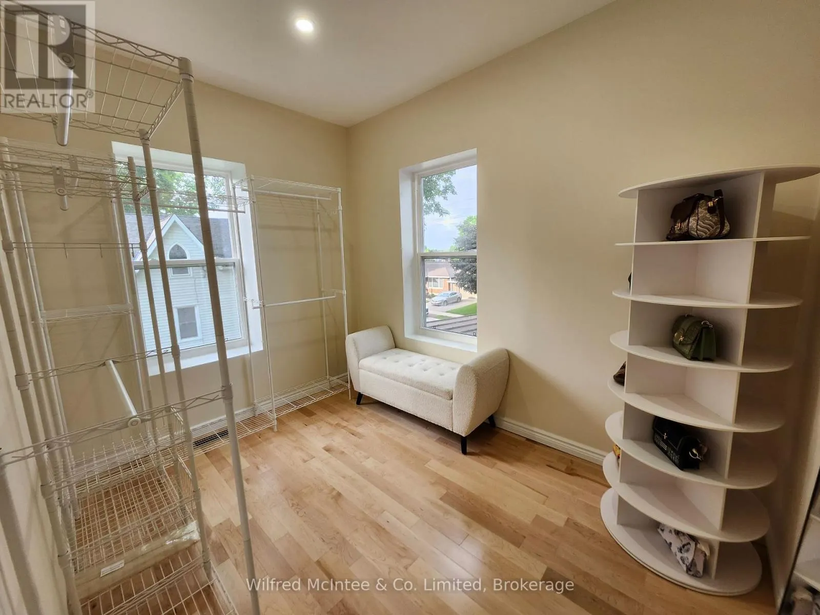 36 BROWNLEE STREET S