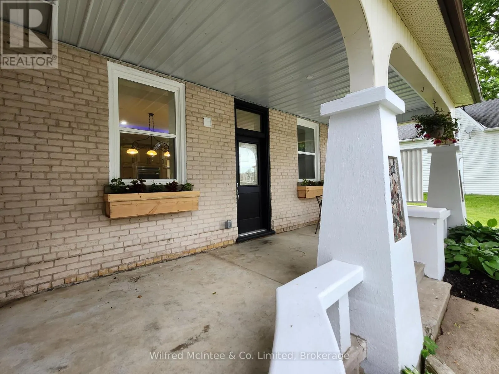 36 BROWNLEE STREET S
