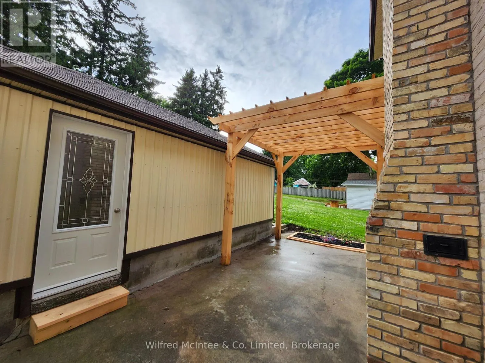 36 BROWNLEE STREET S