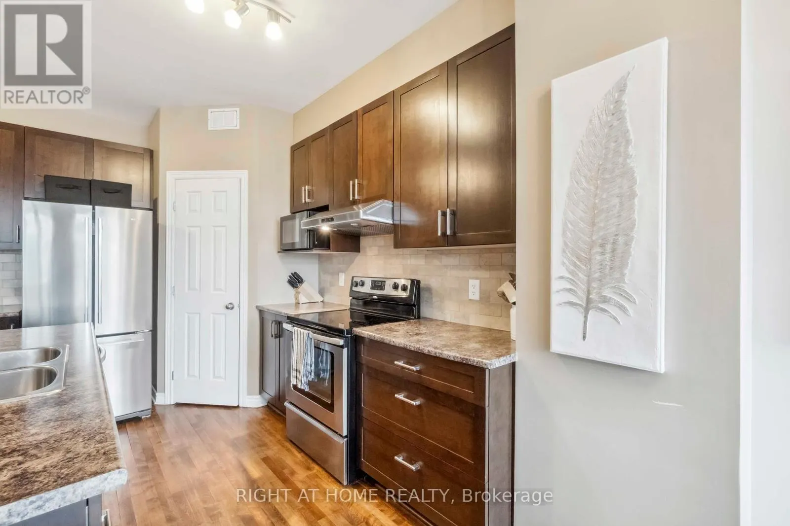 163 MOJAVE CRESCENT