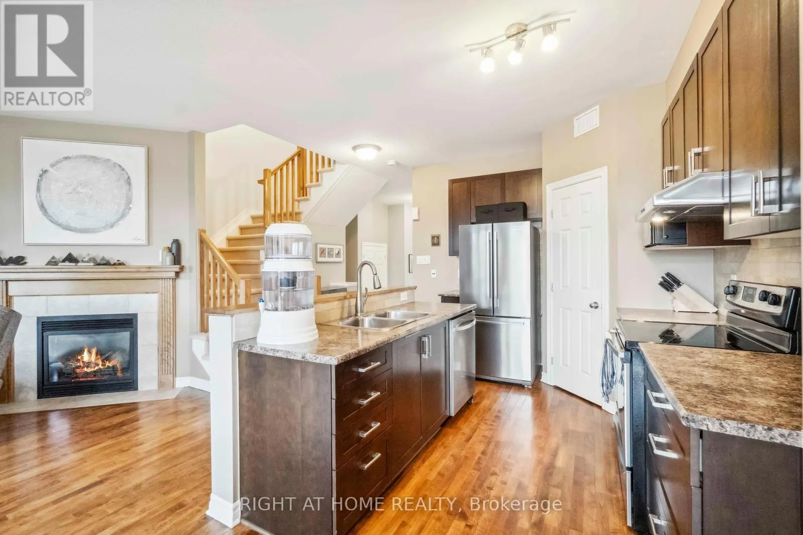 163 MOJAVE CRESCENT