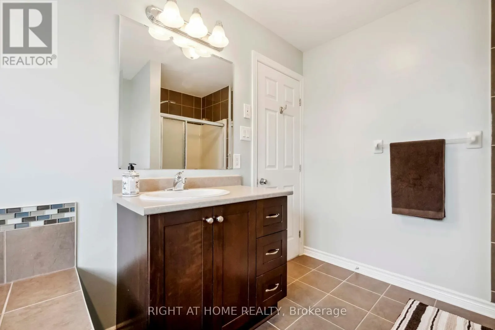 163 MOJAVE CRESCENT