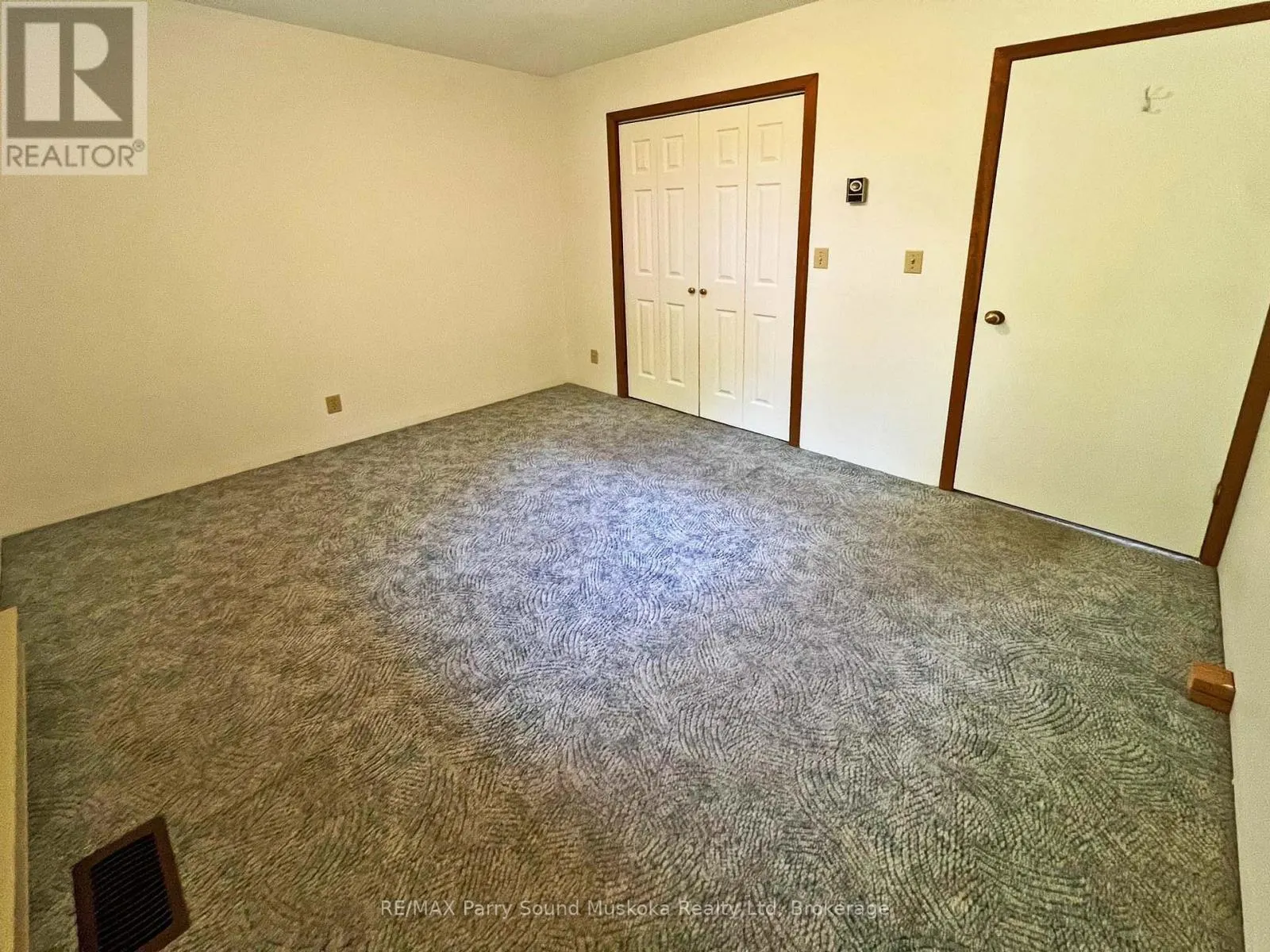 10 PINE VALLEY DRIVE