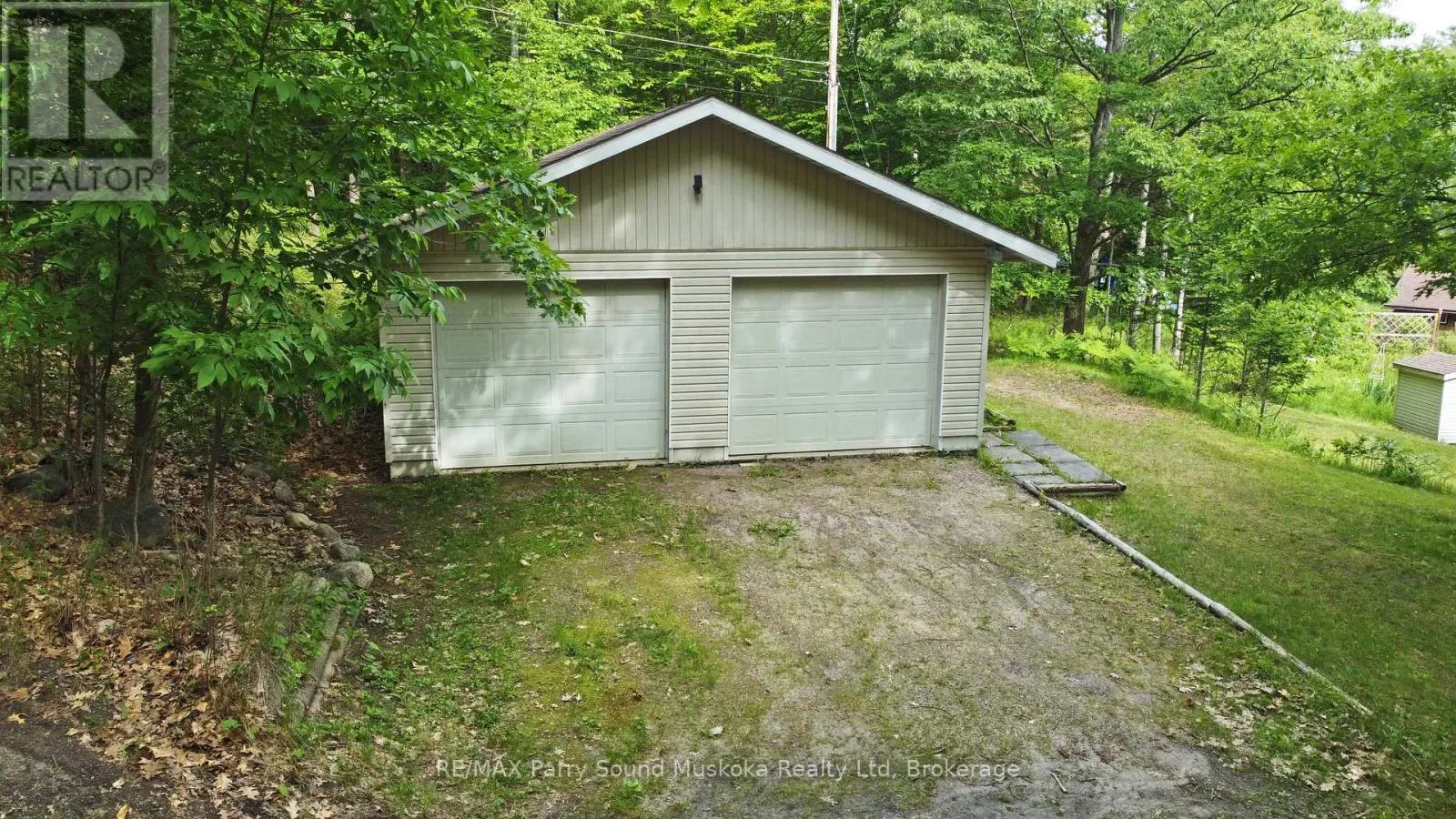 10 PINE VALLEY DRIVE