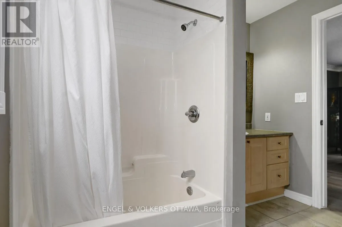 1A - 75 LAPOINTE BOULEVARD